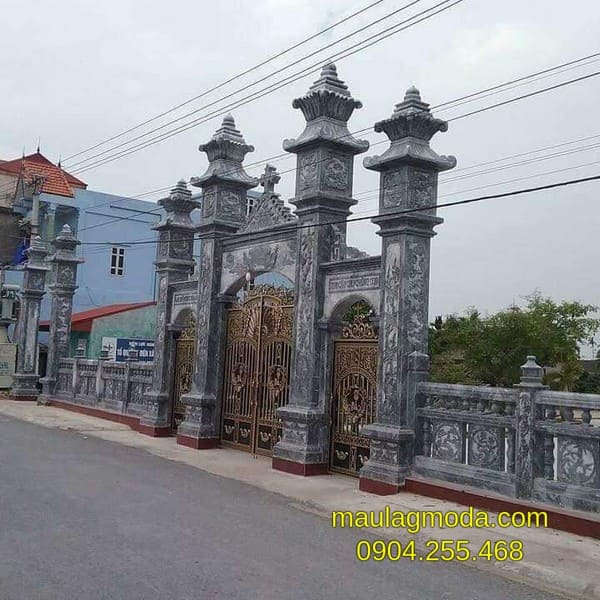 Cổng trước nhà thờ họ trong văn hóa người Việt