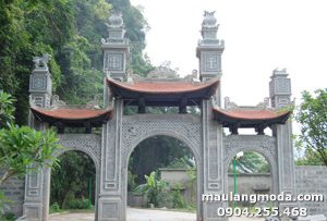 Cổng làng được làm bằng đá cao cấp