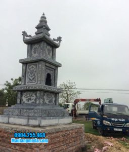 Mộ hình tháp phật giáo bằng đá tại Huế