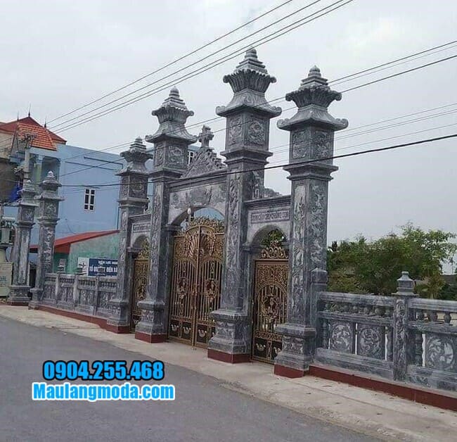 Cổng tam quan bằng đá tại Ninh Thuận