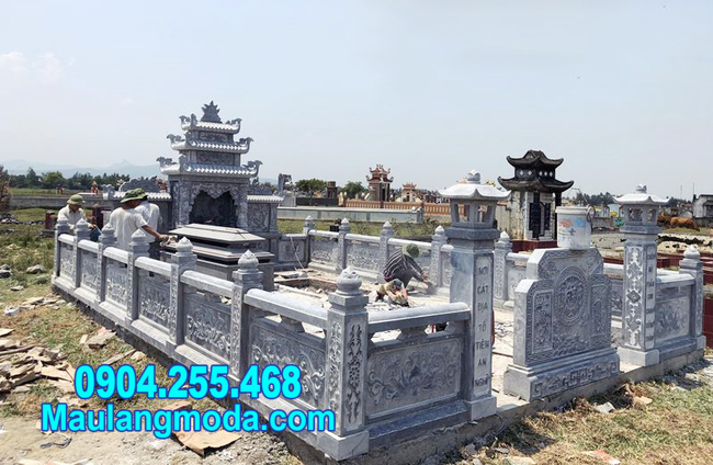 Hành lang bao quanh khu nhà mồ bằng đá tại Nha Trang Khánh Hòa